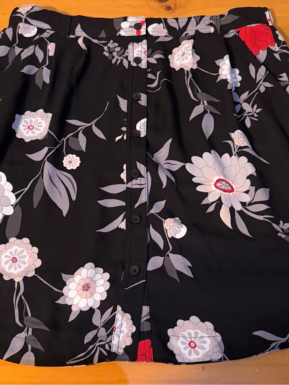 LOFT Black Floral Button-Front A-Line Skirt with Gray and Red Accents